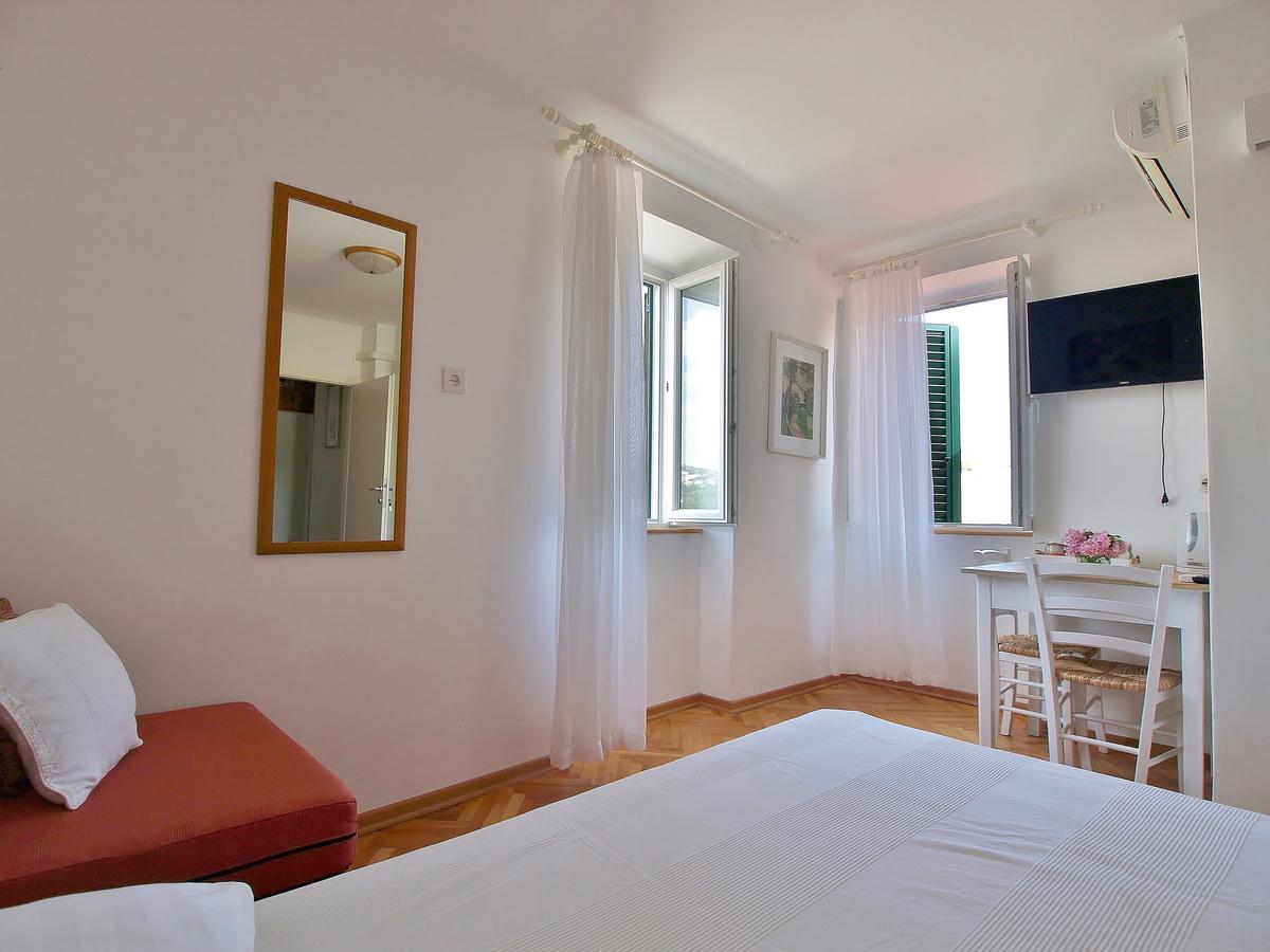 Rooms And Studio Old Town Раб Экстерьер фото